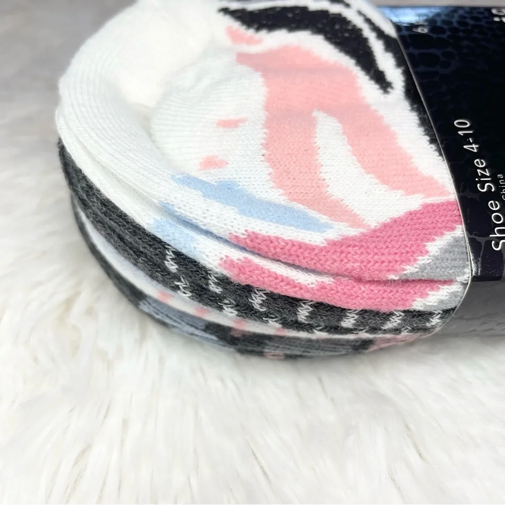 Socks , 6 pairs included
